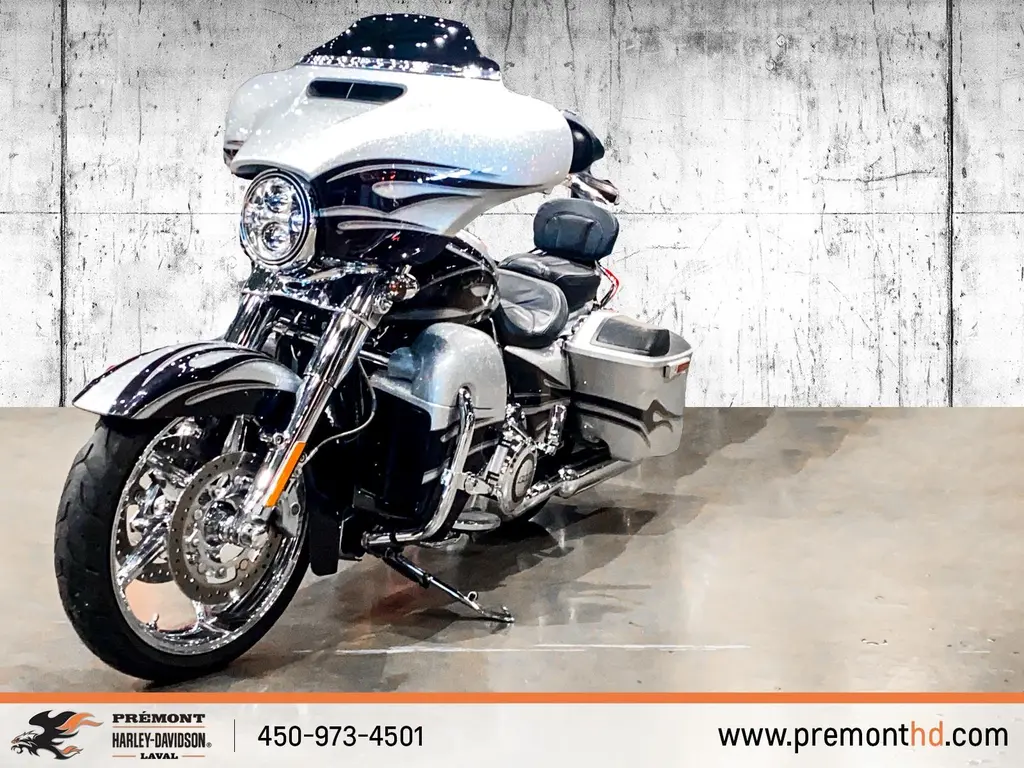 Harley-Davidson CVO Street Glide FLHXSEFLHXSE 2015