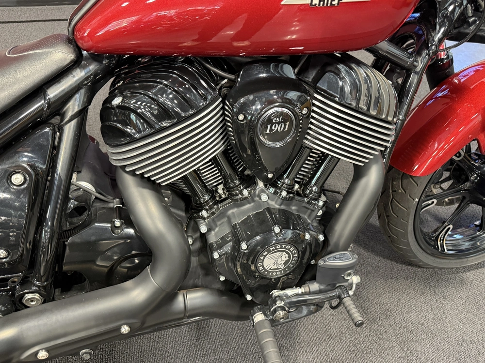 2024 Indian Motorcycle Chief Dark Horse alt