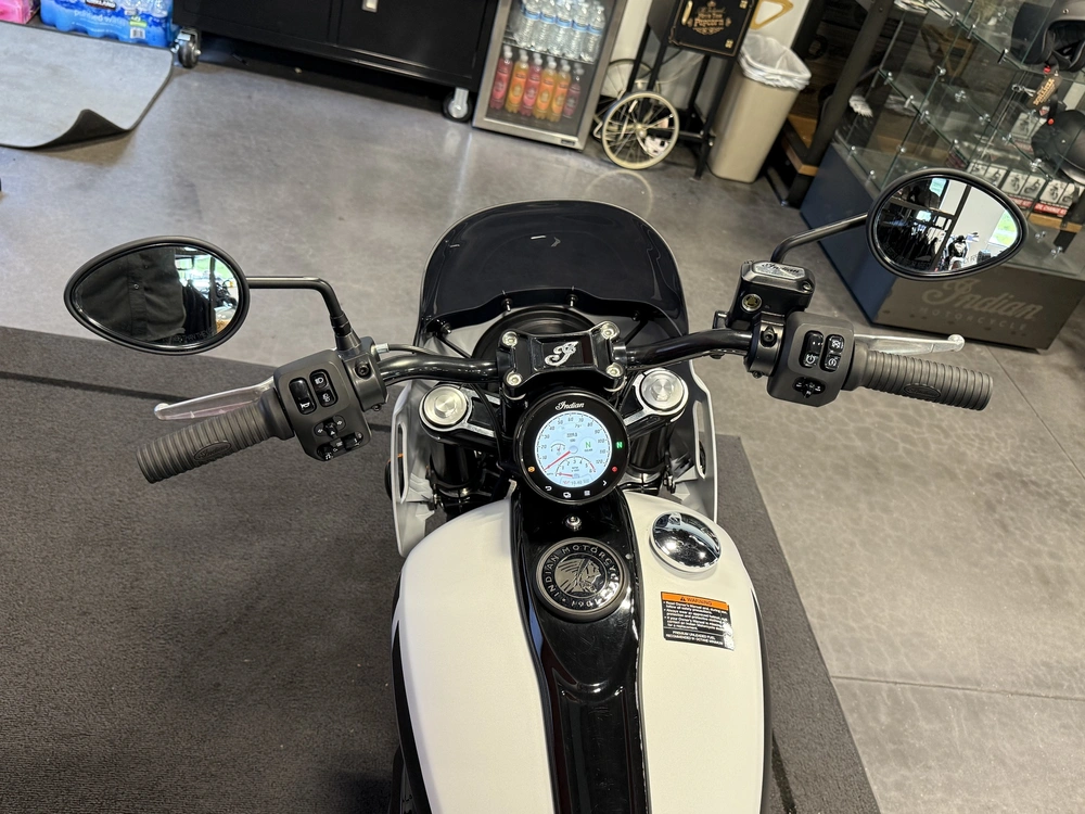 2024 Indian Motorcycle Sport Chief alt