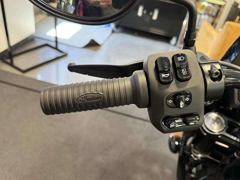 2025 Indian Motorcycle Sport Chief Rt alt