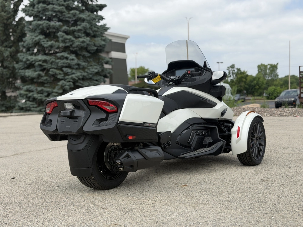 2026 Can-am Spyder Rt alt