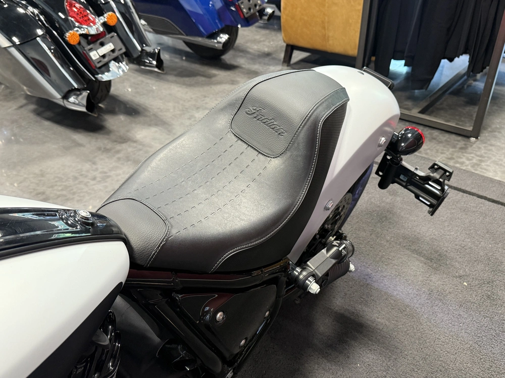 2024 Indian Motorcycle Sport Chief alt
