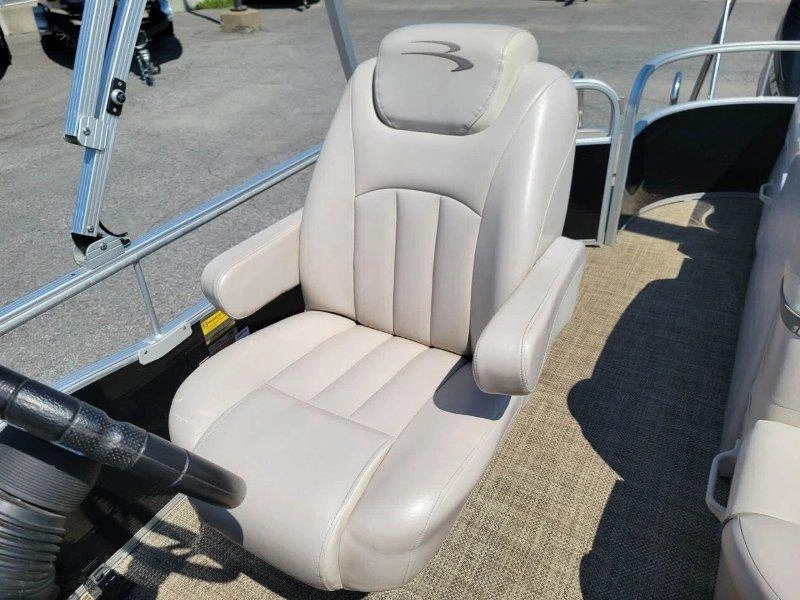 Bennington Marine 24sslx 3 Tubes / 150hp G2 2014 alt