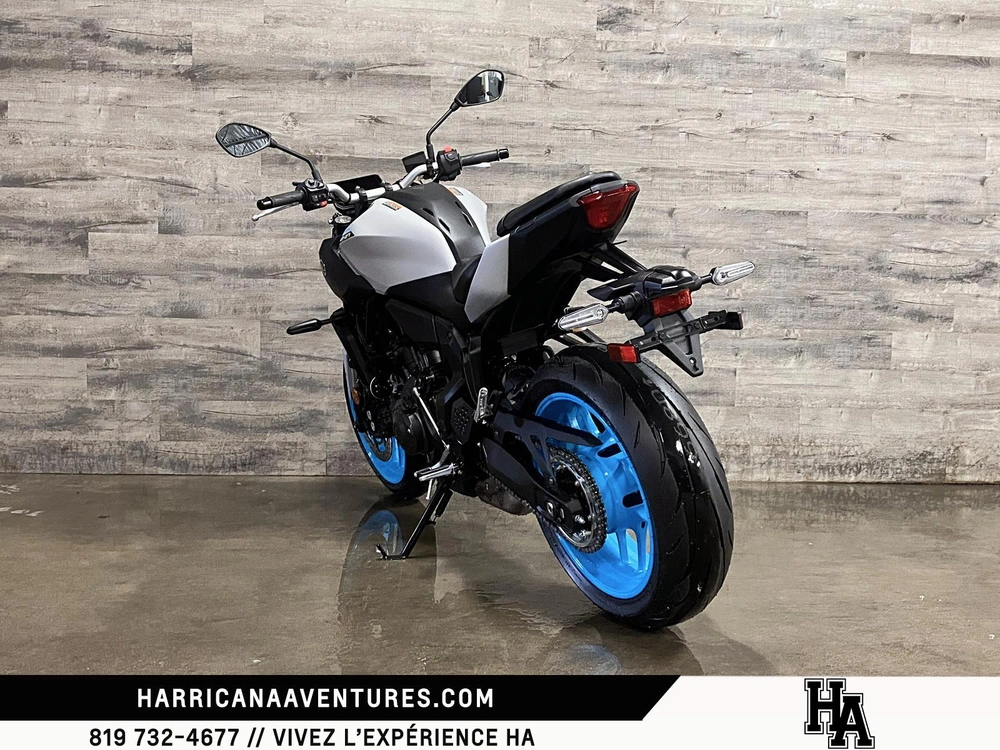 Yamaha Mt07 Gris 2026 alt