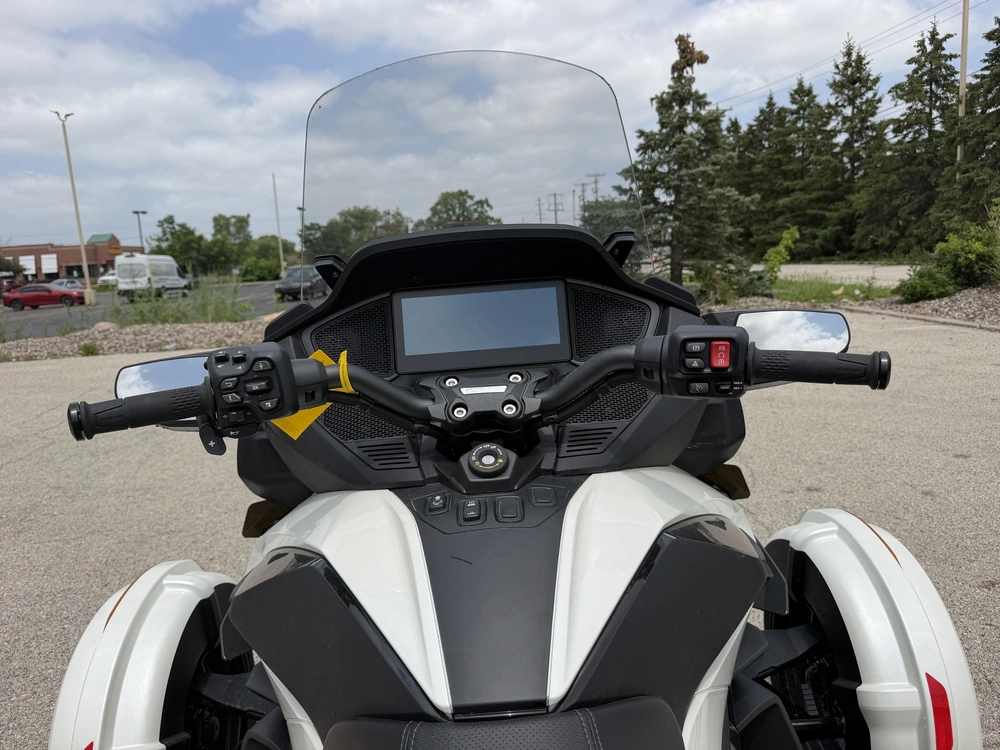 2026 Can-am Spyder Rt alt