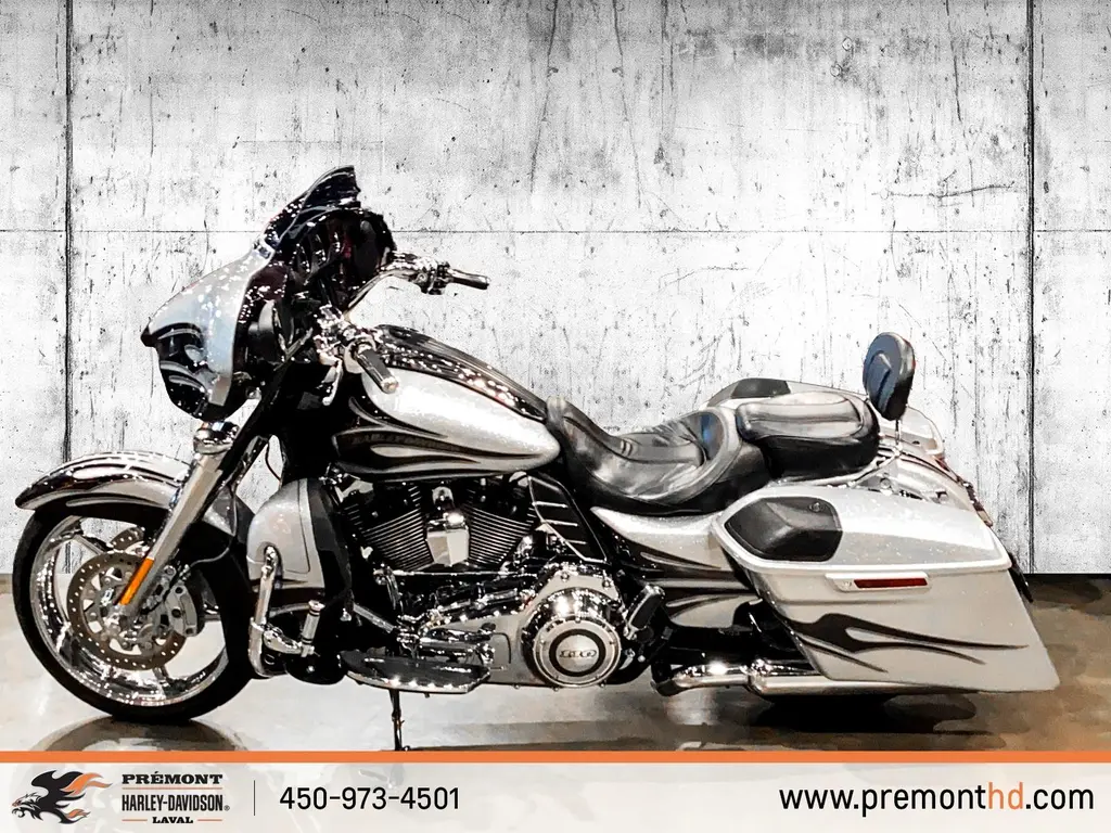 Harley-Davidson CVO Street Glide FLHXSEFLHXSE 2015