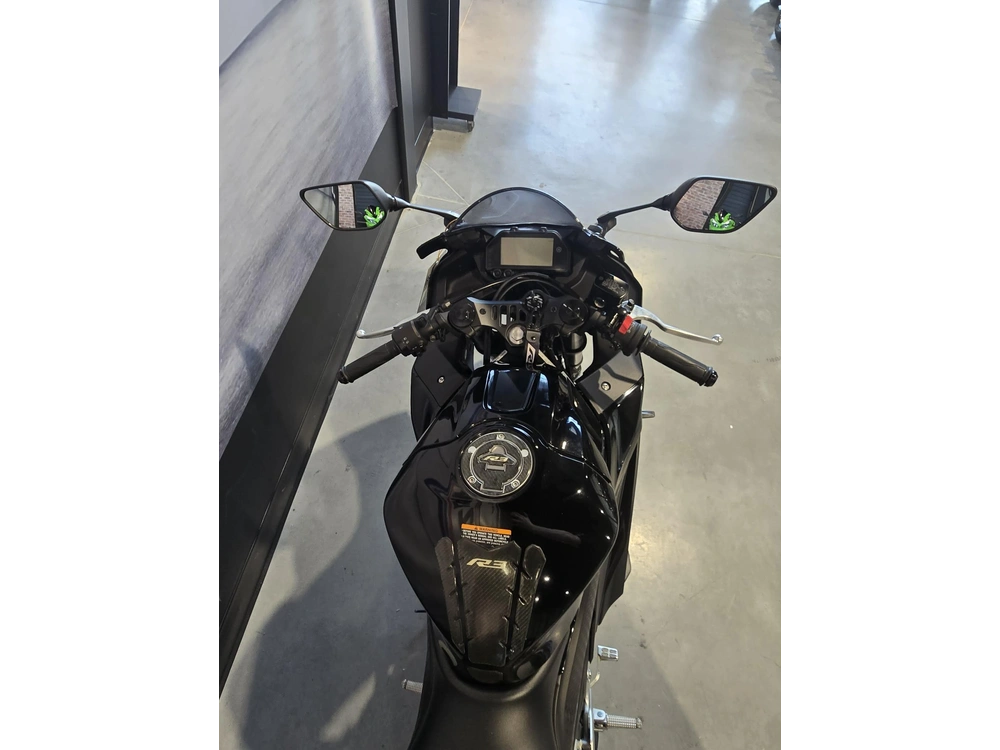 Yamaha R3 2023 alt