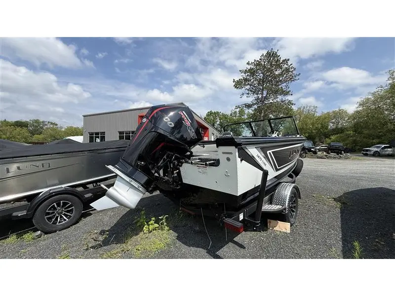 2026 Lund Boat Co 1875 Tyee Sport alt