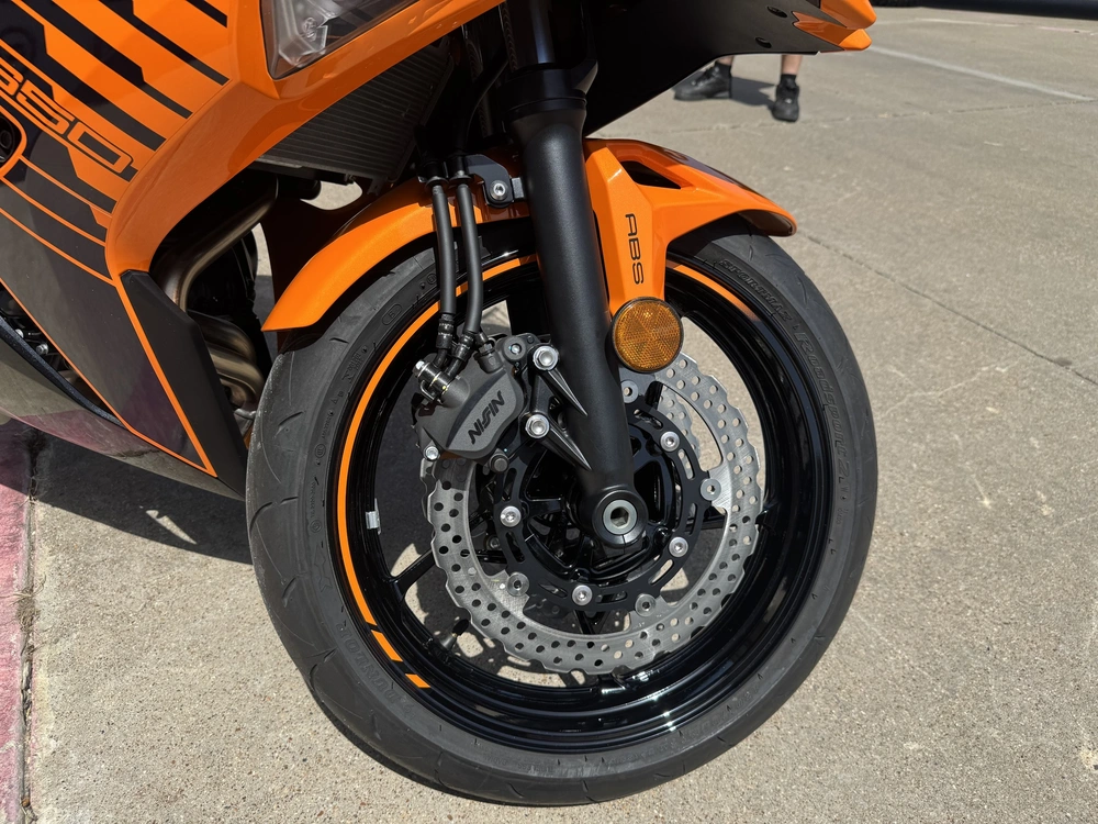 2025 Kawasaki Ninja® 650 Abs Abs alt