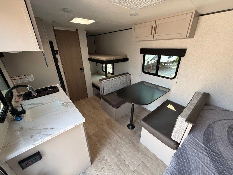 2027 Jayco Jay Feather 17bhsl alt