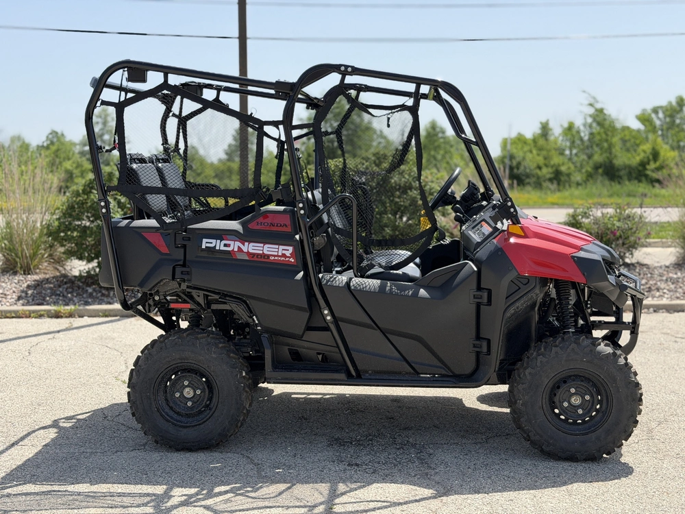 2026 Honda Pioneer 700-4 alt