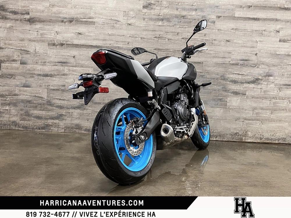 Yamaha Mt07 Gris 2026 alt