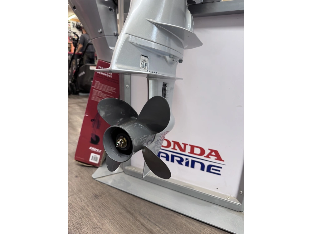 2026 Honda 9.9hp Electric Start, 15" Short Shaft alt