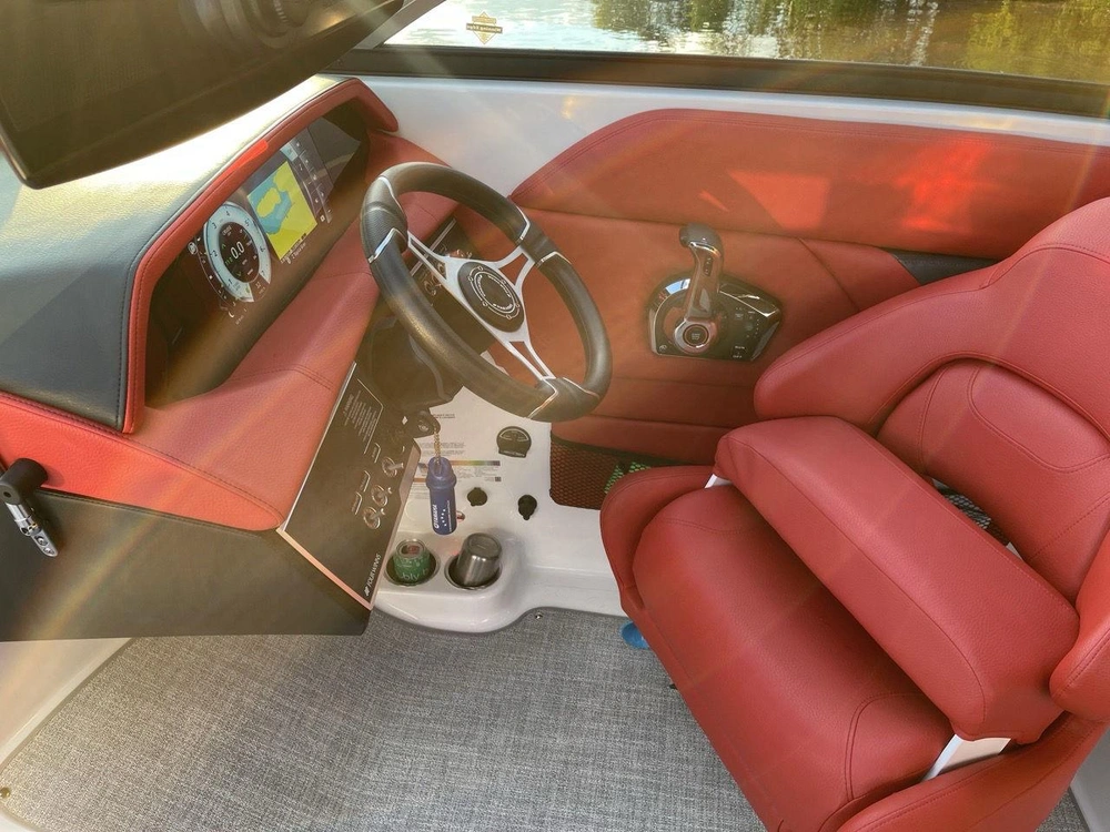 Four Winns Hd5 Surf Elevate 350hp 2022 alt