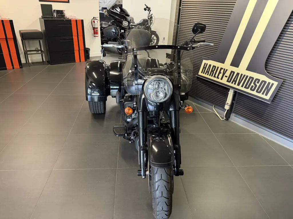 Harley-Davidson FREEWHEELERFLRT 2023
