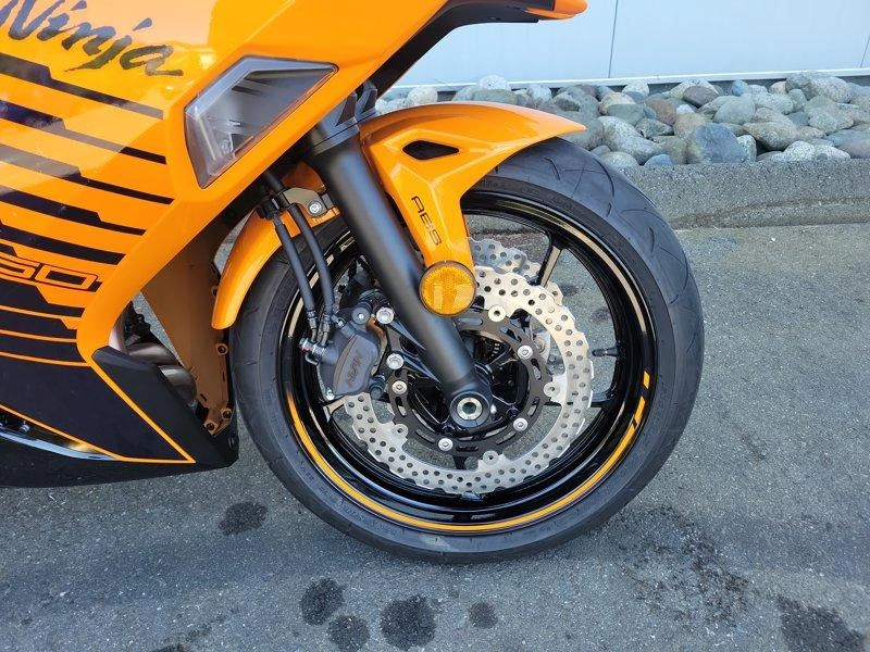 2025 Kawasaki Ninja 650 alt
