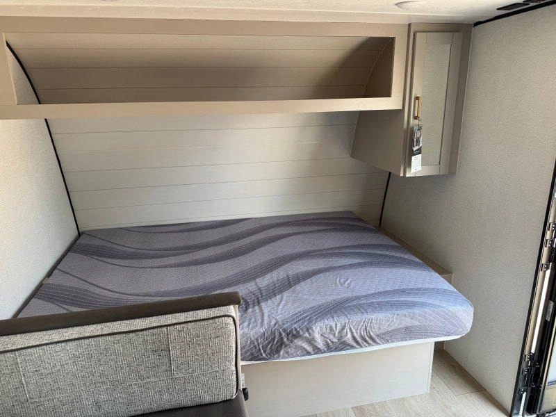 2027 Jayco Jay Feather 17bhsl alt