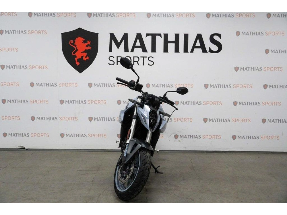 2024 Suzuki Gsx-8s alt