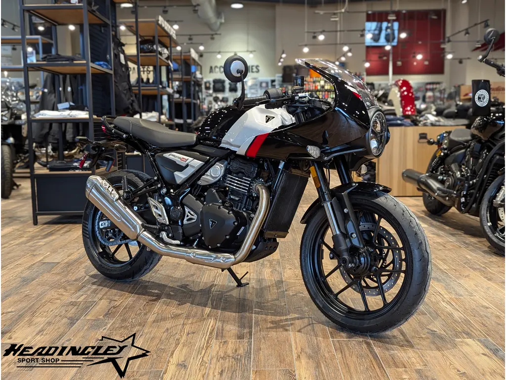2026 Triumph Thruxton 400 // Phantom Black/Aluminum Silver 