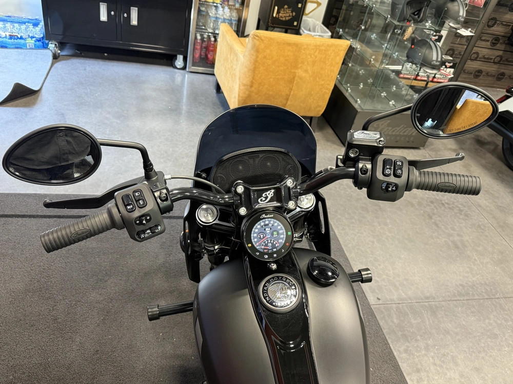 2025 Indian Motorcycle Sport Chief Rt alt
