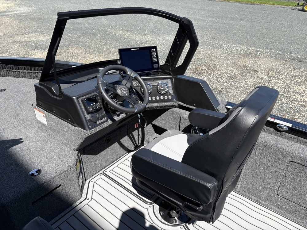 2026 Crestliner 2050 Fish Hawk Wt alt
