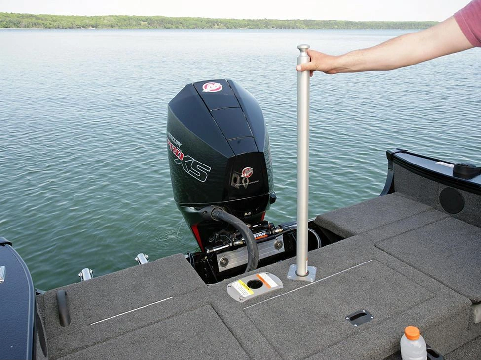 2025 Lund Boat Co 1875 Crossover Xs alt