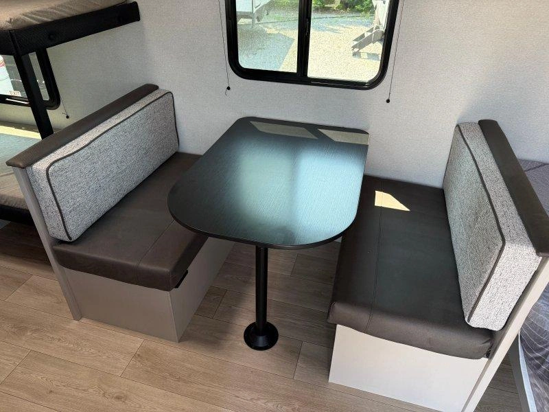2027 Jayco Jay Feather 17bhsl alt