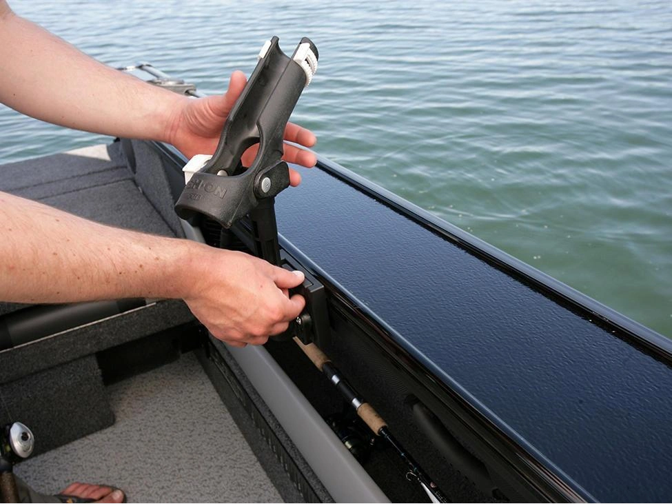 2025 Lund Boat Co 1875 Crossover Xs alt