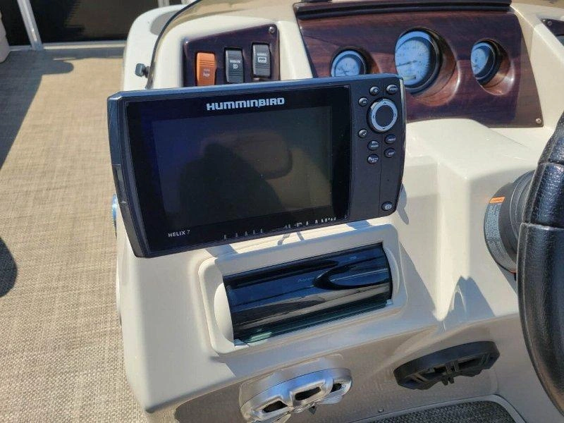 Bennington Marine 24sslx 3 Tubes / 150hp G2 2014 alt