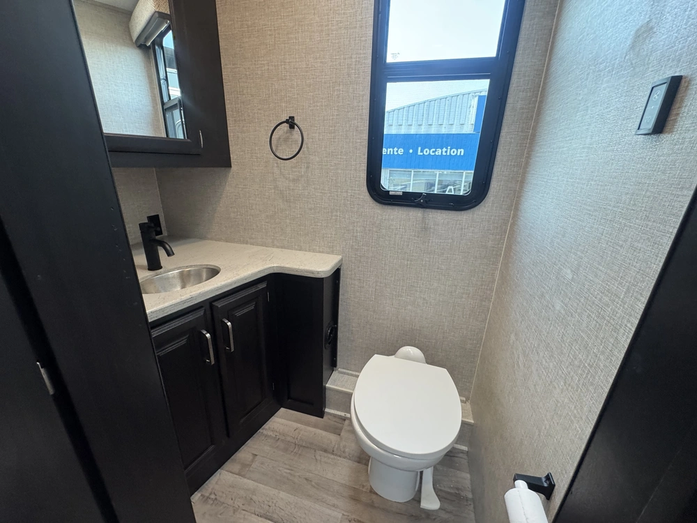 Jayco Precept 34b 2023 alt
