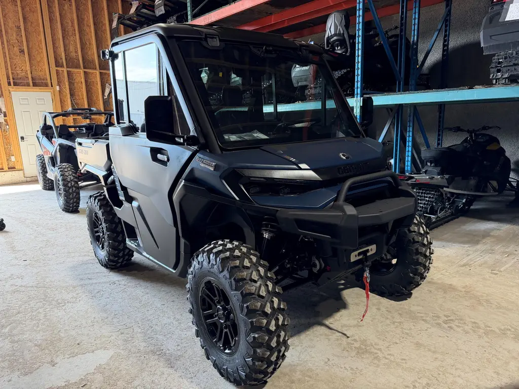 2026 Can-Am Defender LIMITED CAB HD11 
