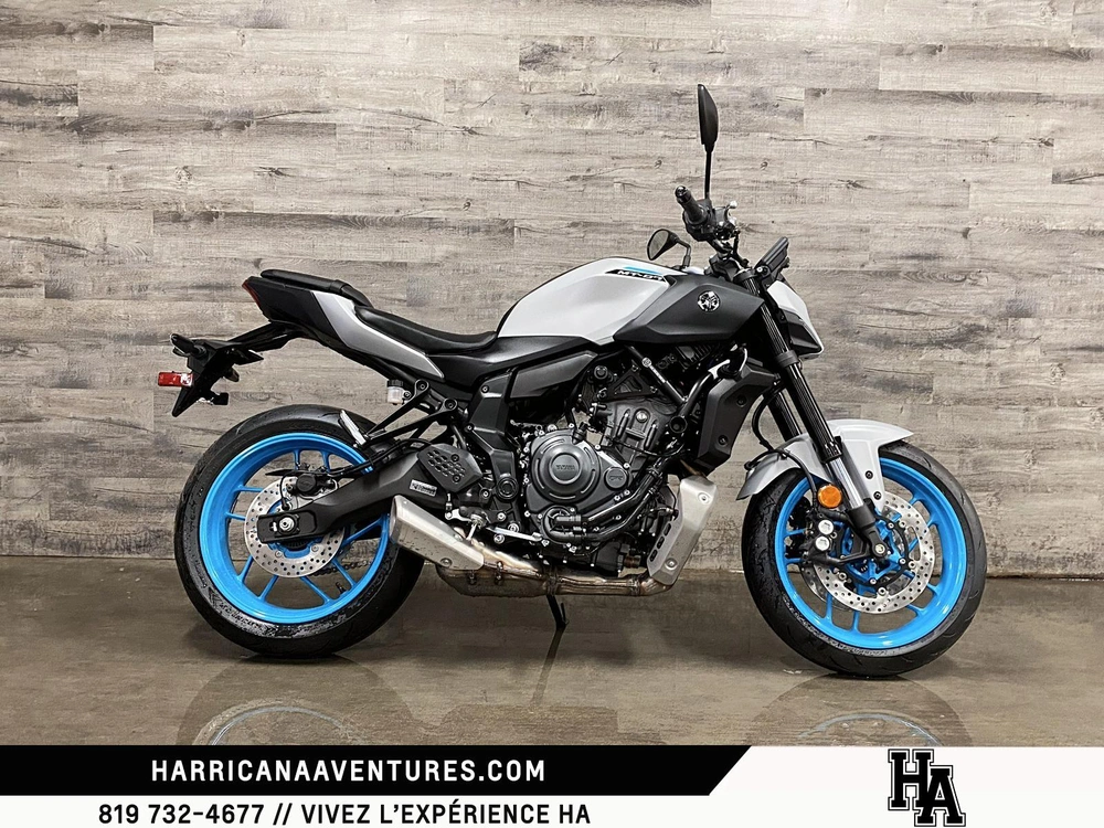 Yamaha Mt07 Gris 2026 alt