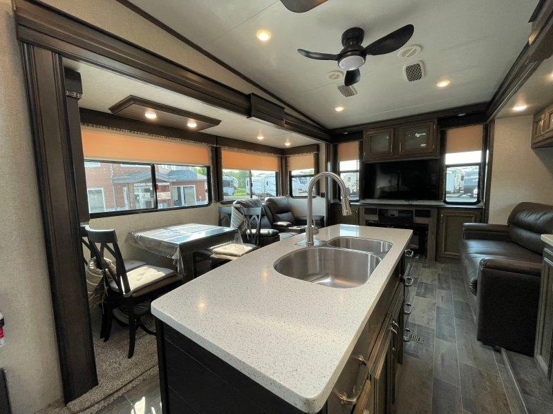 Keystone Rv Montana 310re 2019 alt