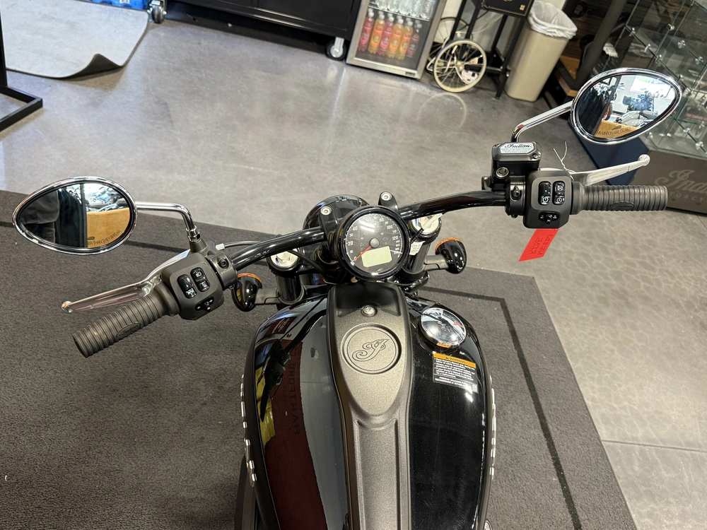 2025 Indian Motorcycle Chief alt