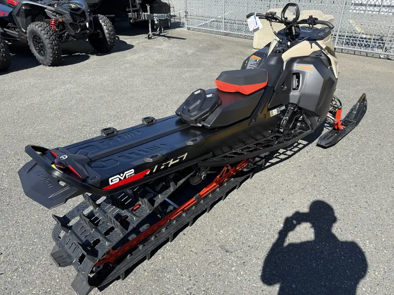 2027 Ski-Doo SUMMIT ADRENALINE 165 850 E-TEC POWDERMAX X-LIGHT FLEXEDGE 3.0' SHOT