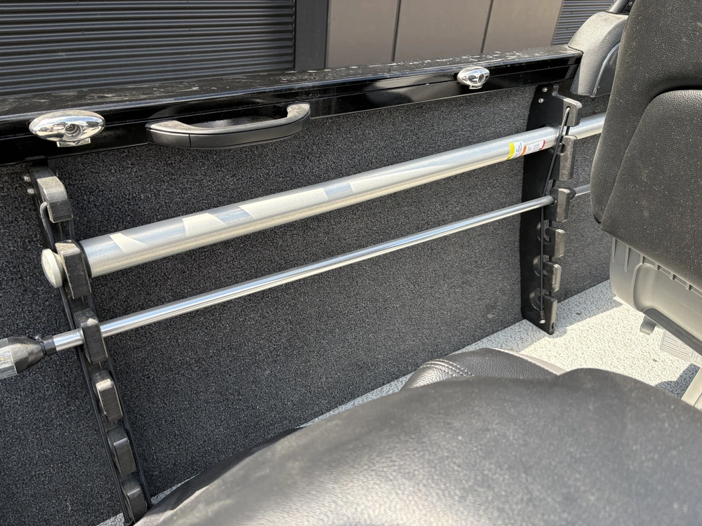 2025 Crestliner 1750 Hawk Wt Jumpseat - Black Metallic alt