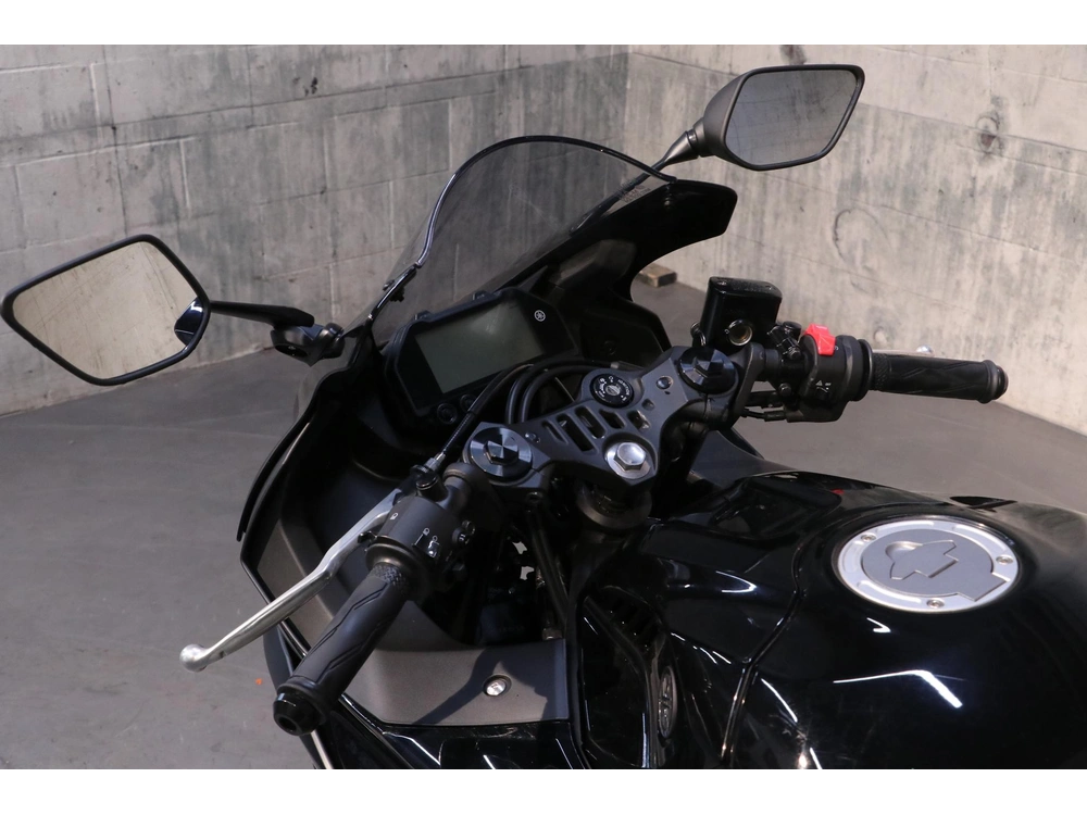 2022 Yamaha Yzf-r3 alt