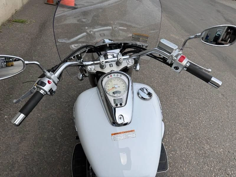 2022 Suzuki Boulevard 800 alt