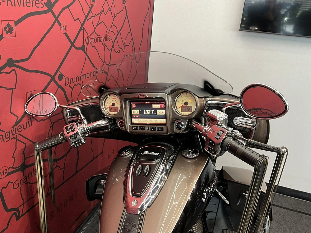 Indian Motorcycle Roadmaster 2018 alt