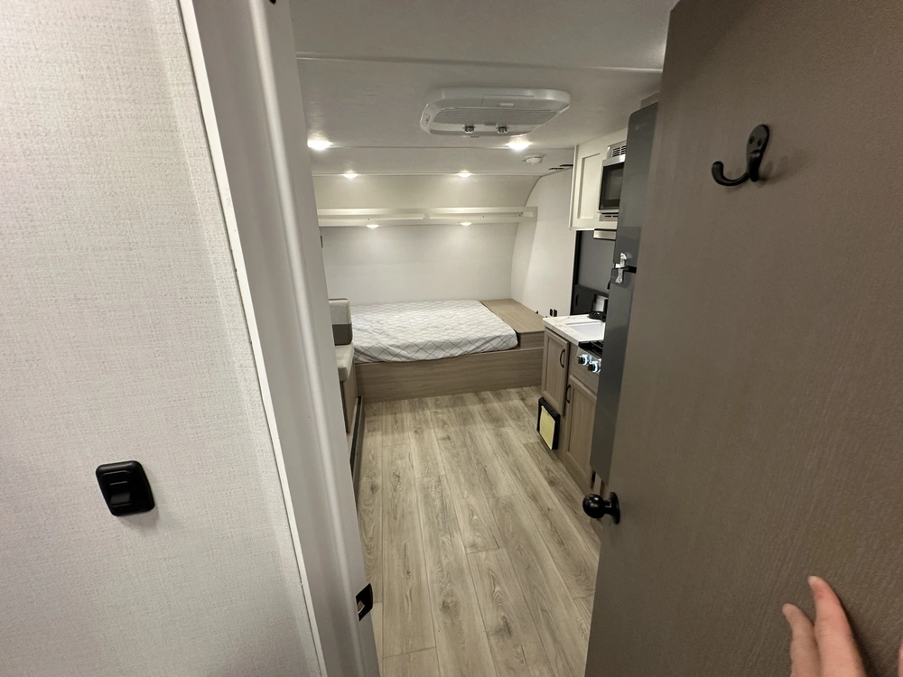 Coachmen Clipper 18dbs 2027 alt