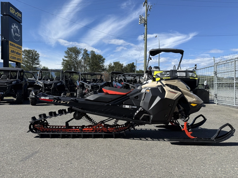 2027 Ski-doo Summit Adrenaline 165 850 E-tec Powdermax X-light Flexedge 3.0' Shot alt