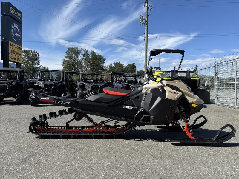 2027 Ski-Doo SUMMIT ADRENALINE 165 850 E-TEC POWDERMAX X-LIGHT FLEXEDGE 3.0' SHOT