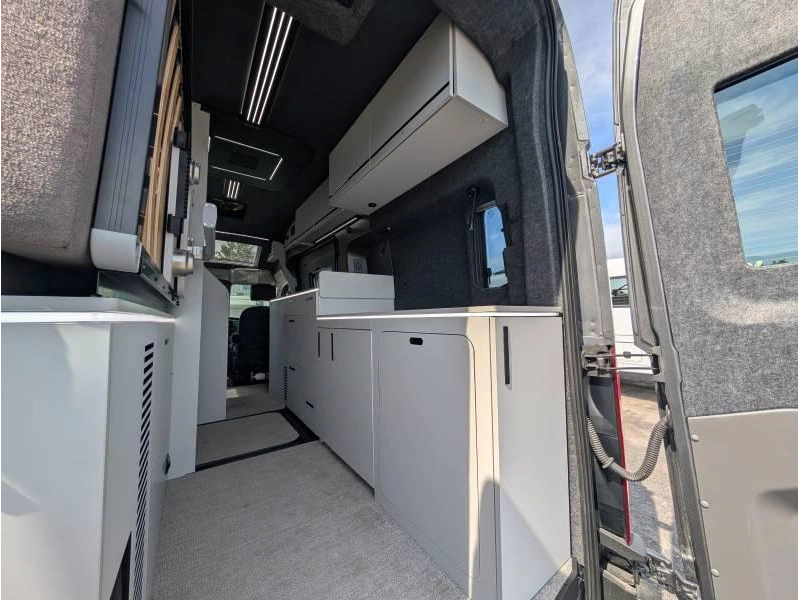 Grand Design Lineage Lvt1 2027 alt