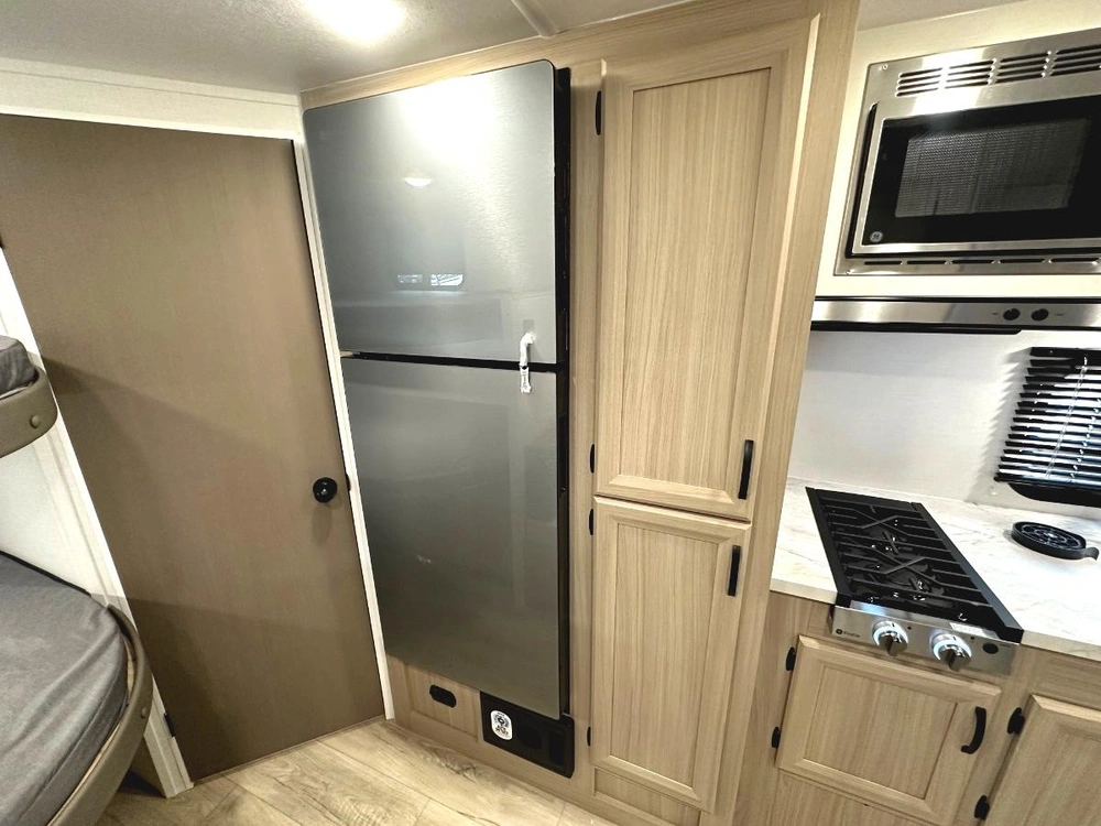 2027 Coachmen Clipper 18bh alt