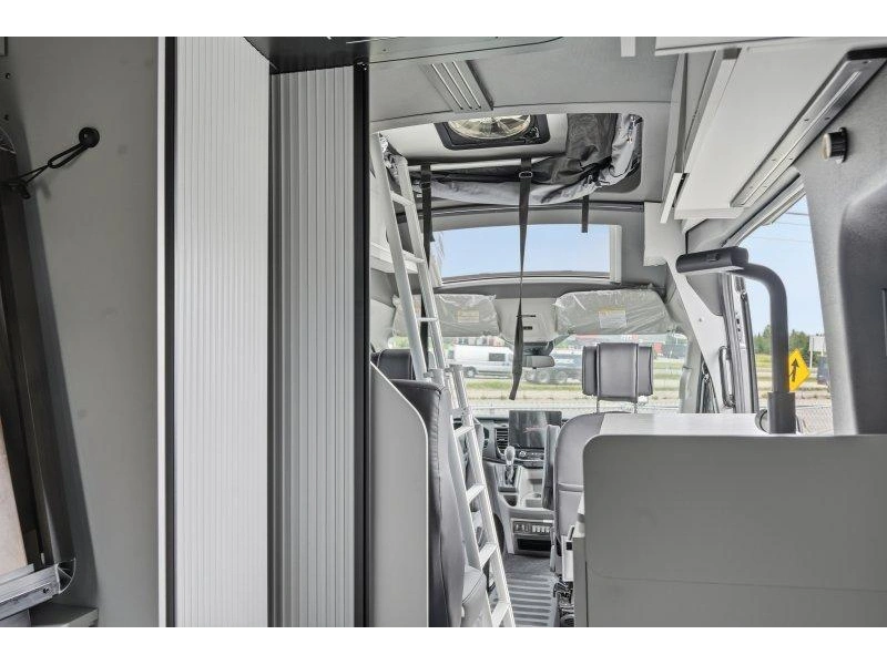 Grand Design Lineage Lvt1 2027 alt