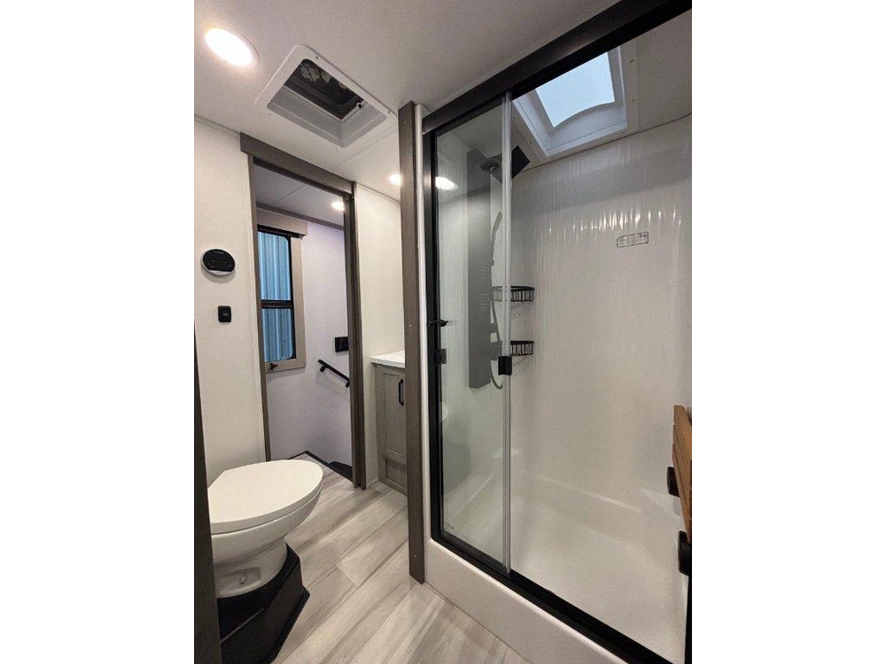 Grand Design Momentum 395ms 2025 alt