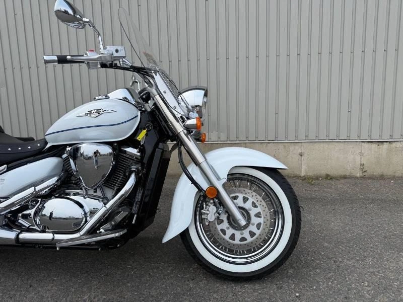 2022 Suzuki Boulevard 800 alt