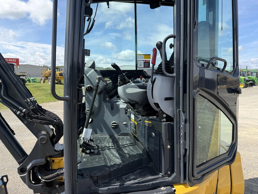 2022 John Deere 35g alt