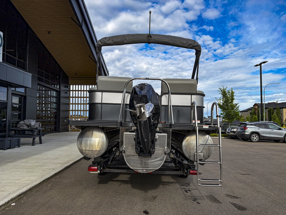 2020 Manitou Oasis 23 Tri-toon alt