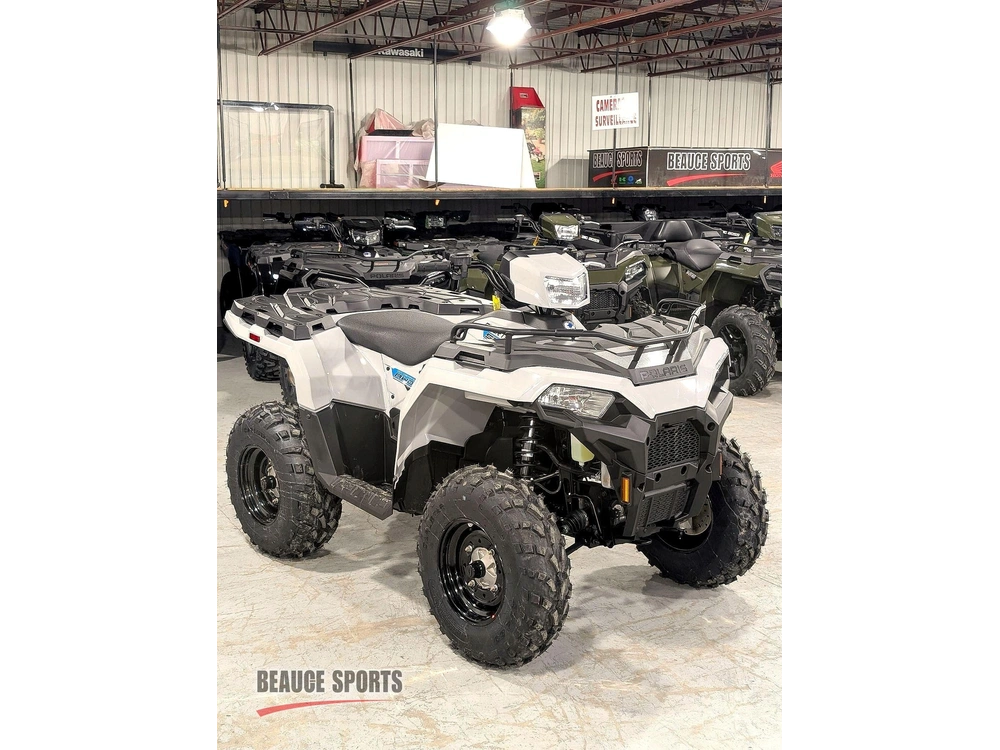 Polaris Sportsman 570 Ghost Gray | 🌍 Concurrents : Outlander 570 / Grizzly 700 🌍 | 2026 alt